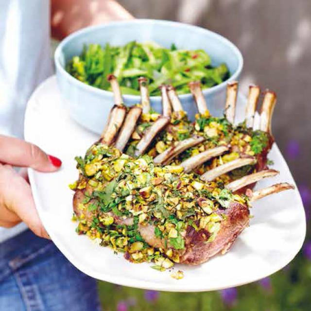 Lamskroontje met pistachekorst